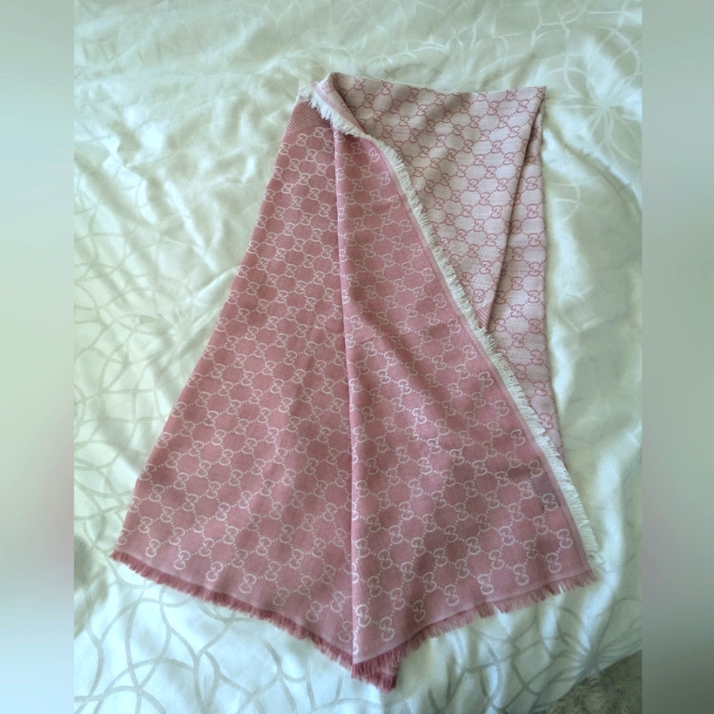 Gucci pink monogram shawl